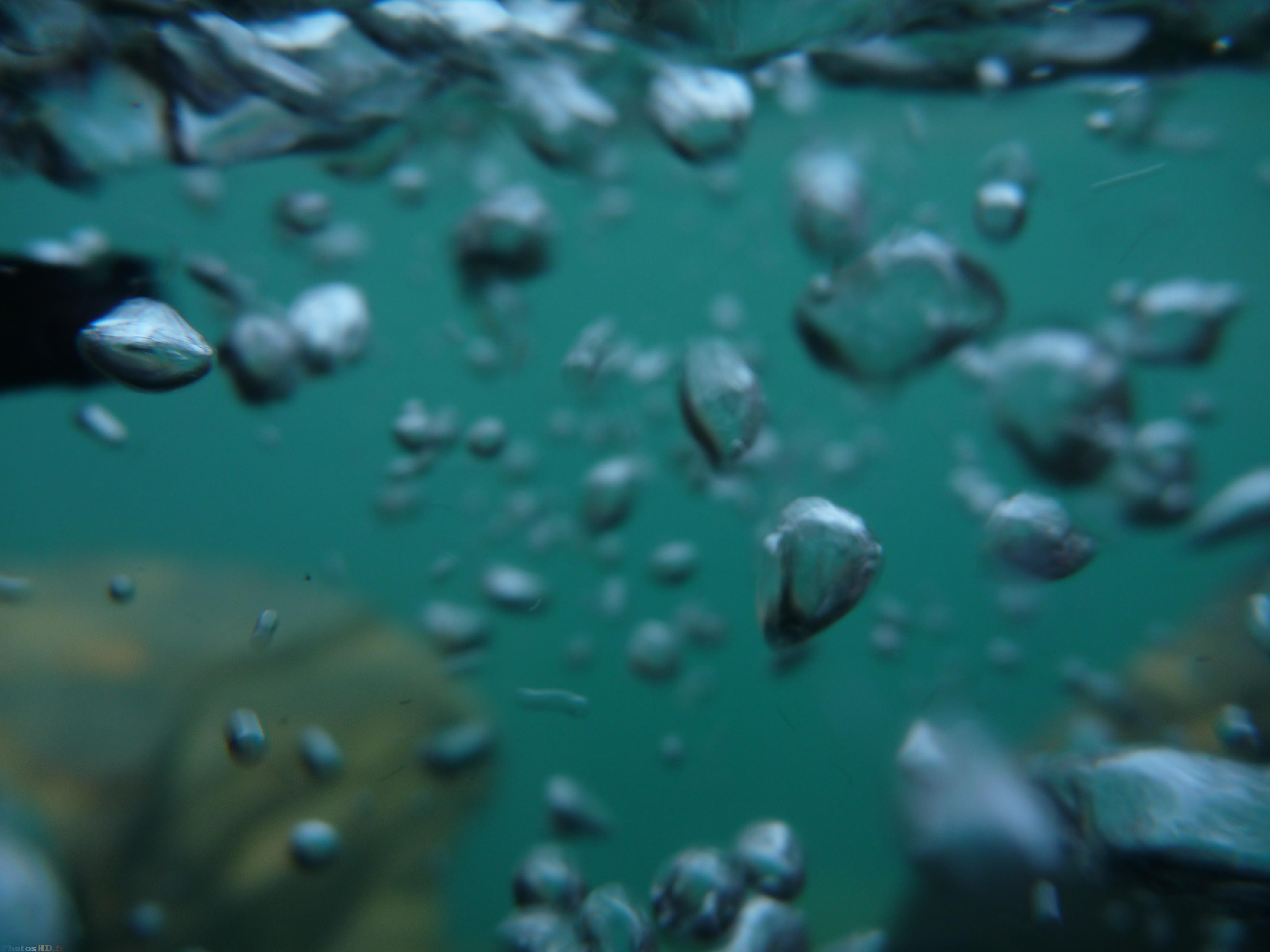 Bulles d'air sous l'eau