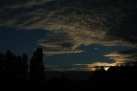 Couché de soleil derrière les nuages