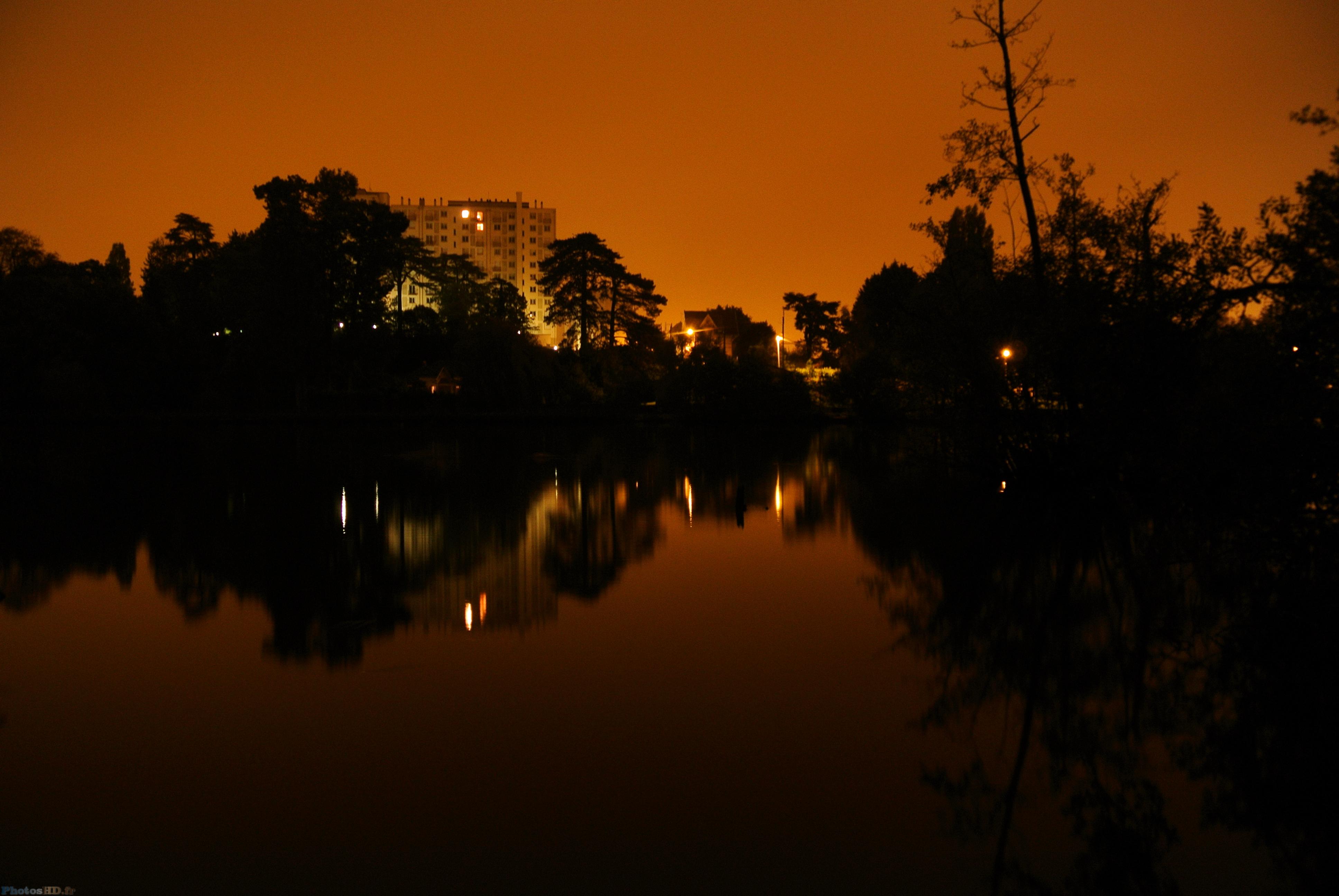 Bord de l'Erdre la nuit