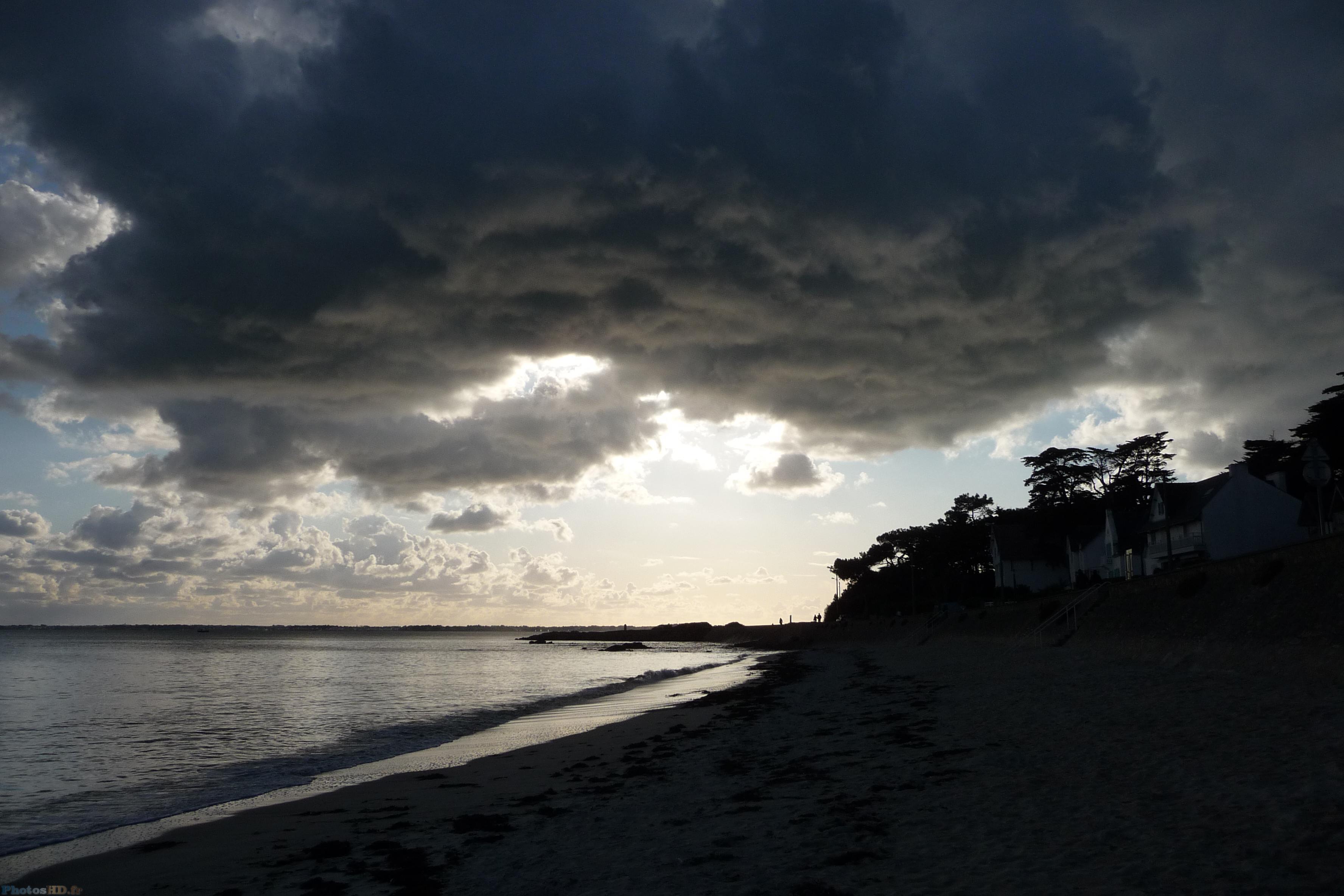 Reflets de la plage et nuages