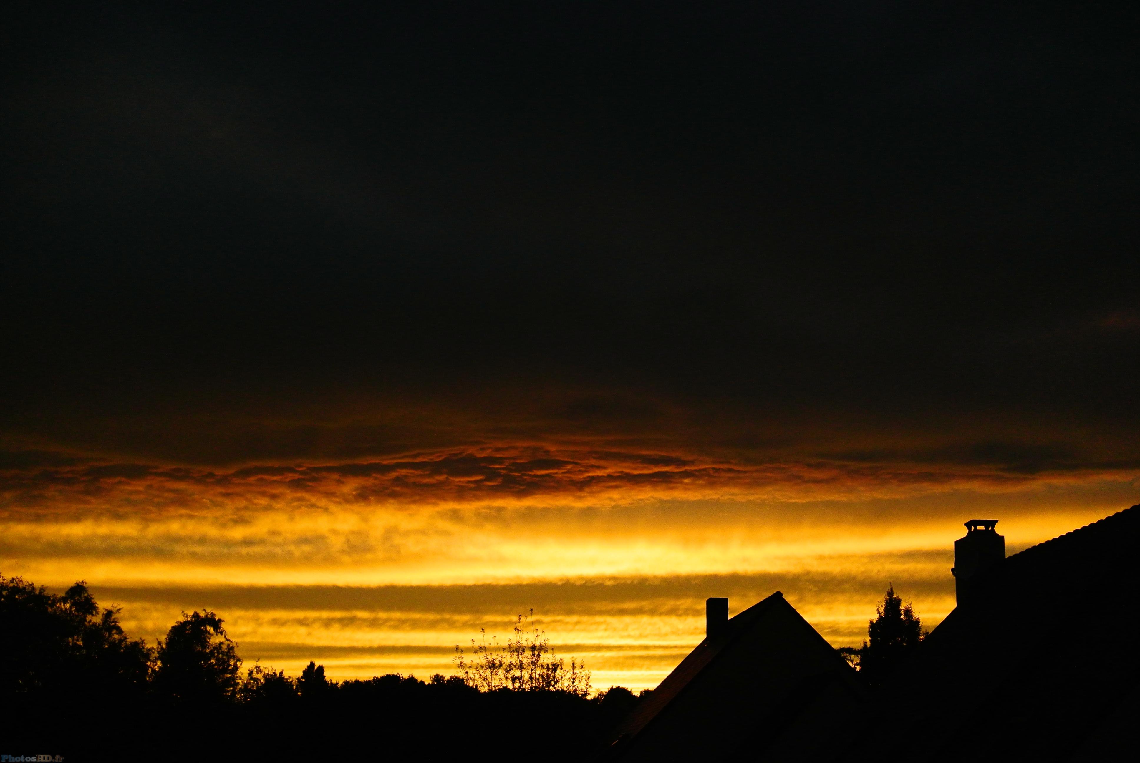 Couché de soleil jaune-orange