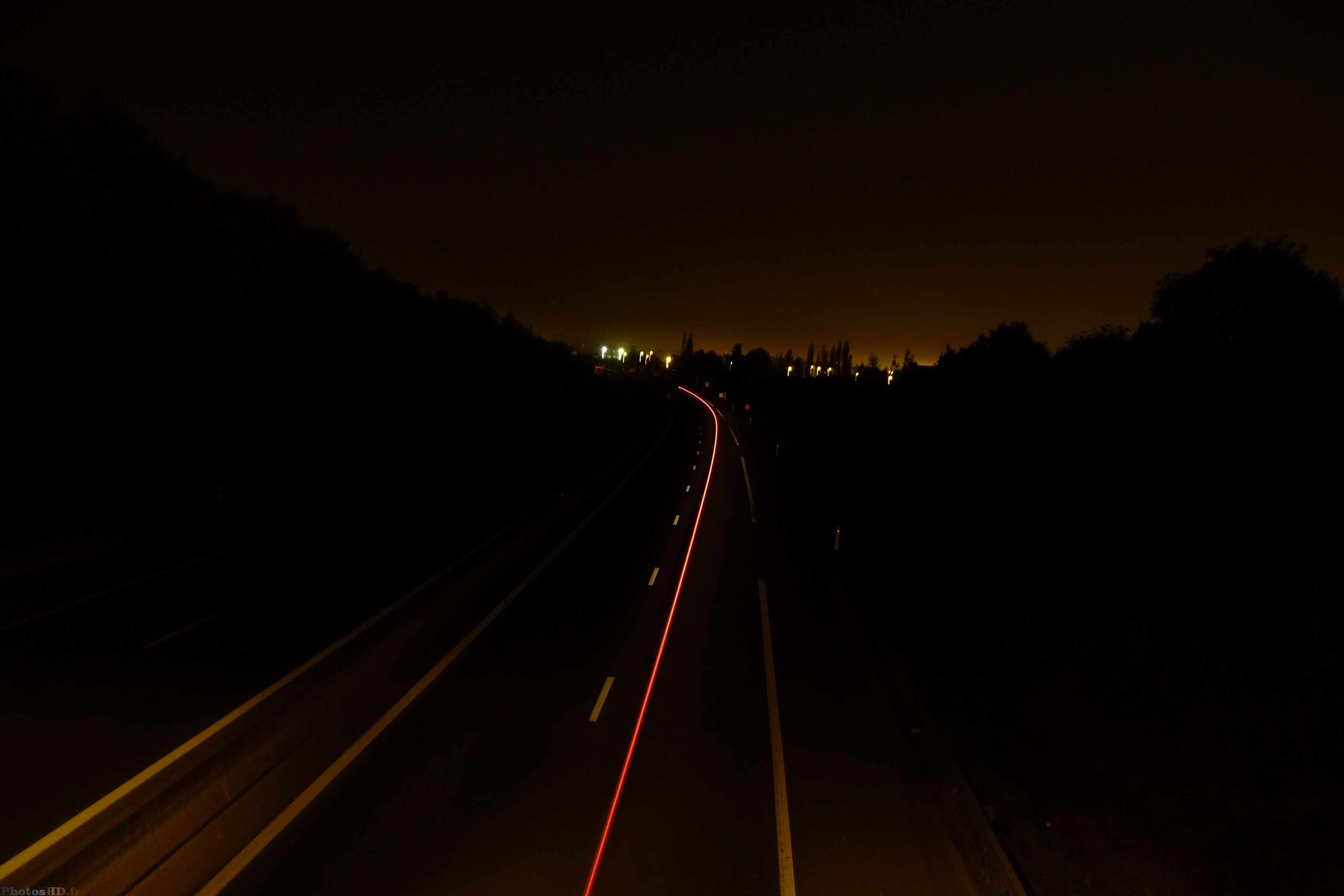 Photo de la route de nuit