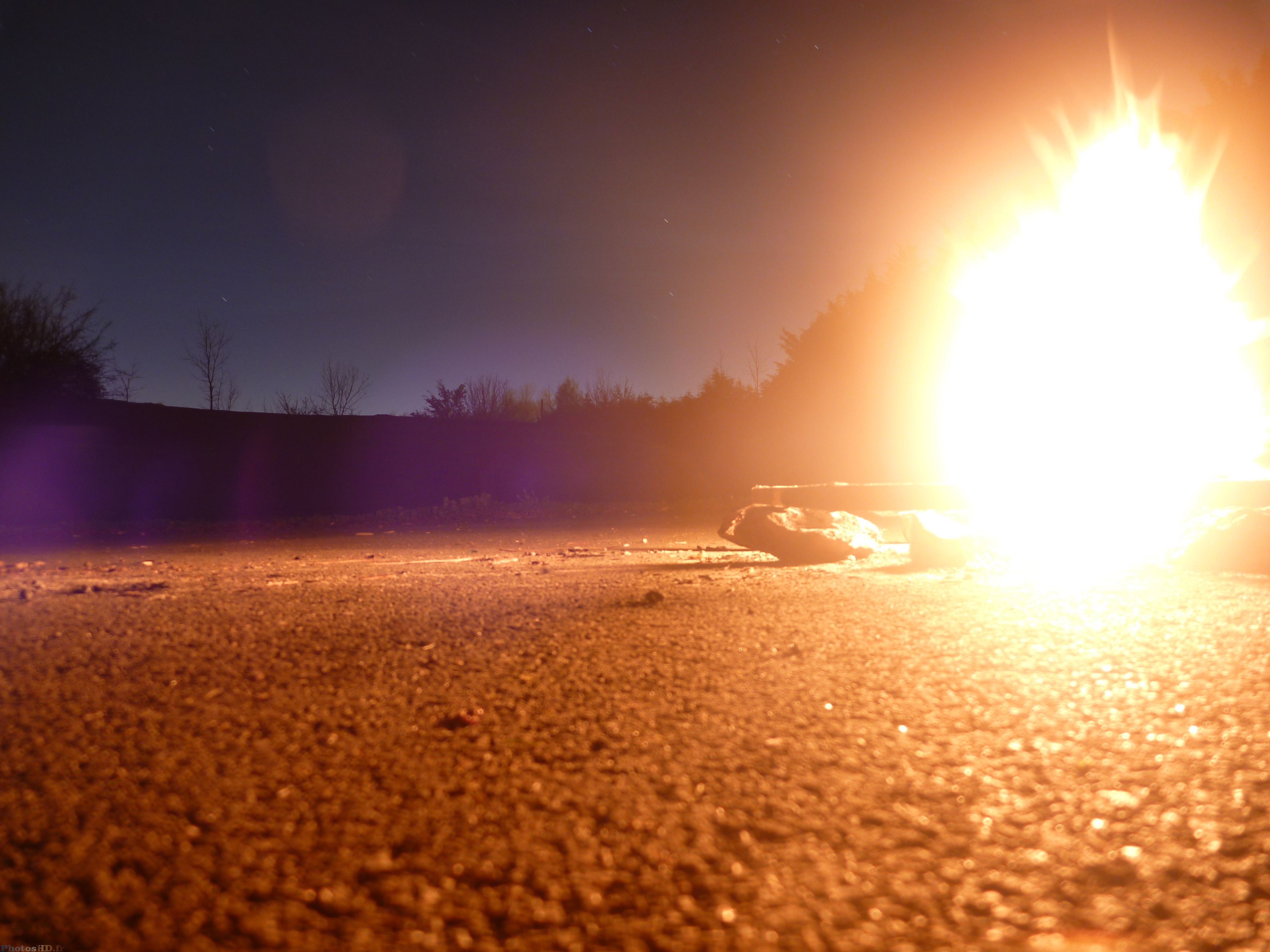 Feux de camp la nuit