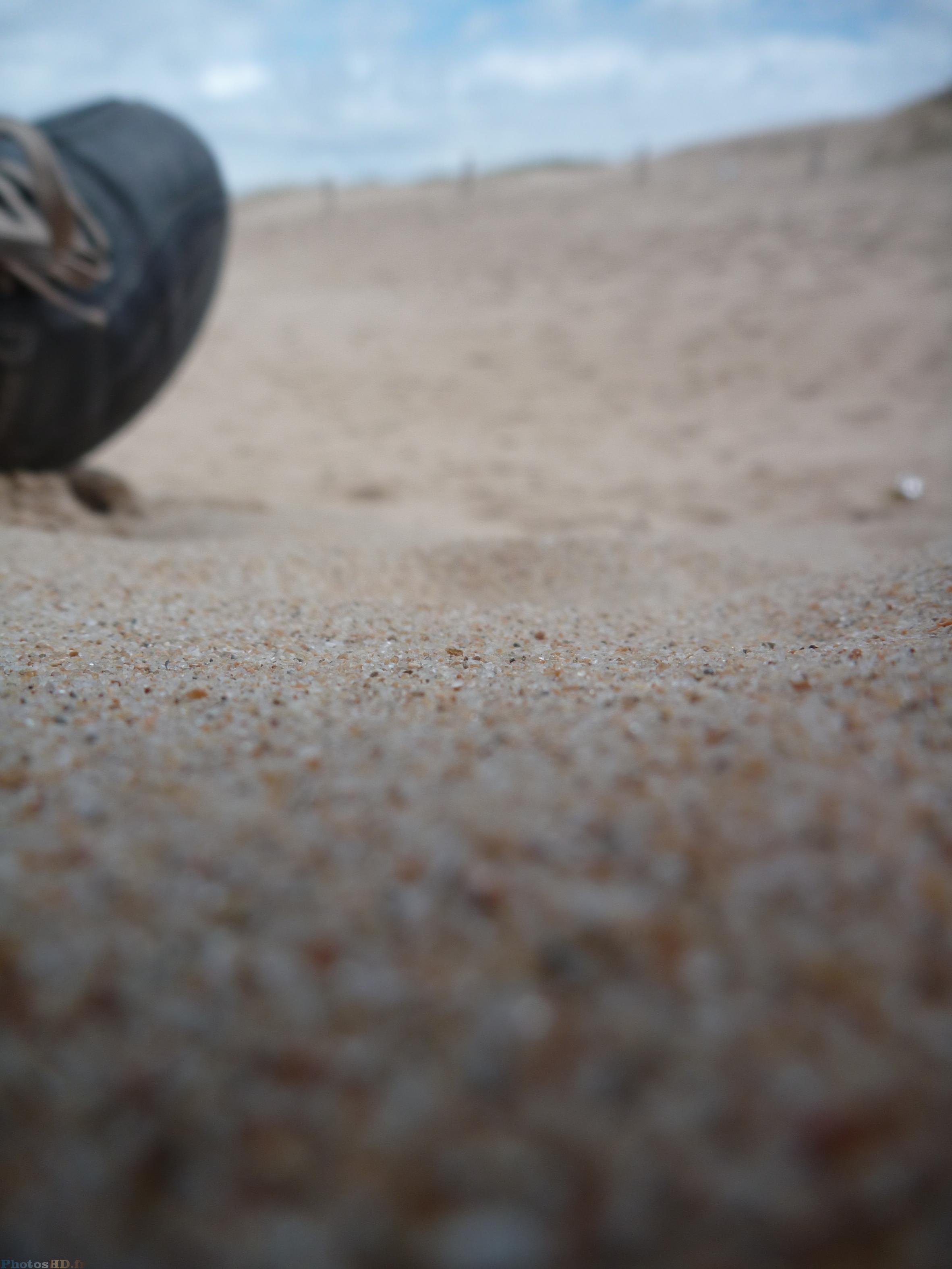 Un pied dans le sable