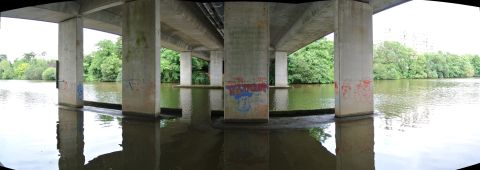 Tags sous le pont de la Torti&egrave;re